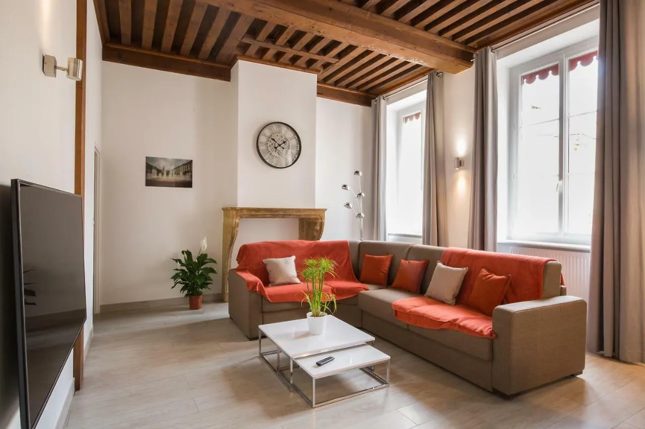 Lyon Cosy Stay 0*,